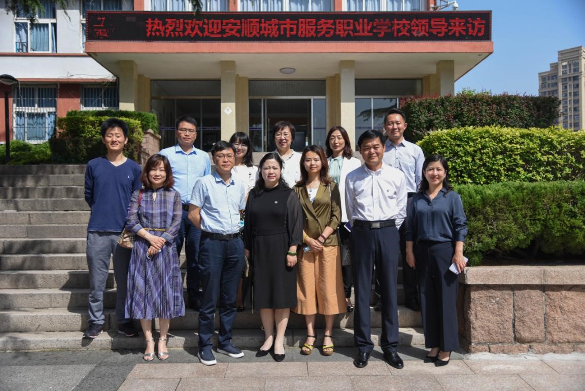 “貴”客遠(yuǎn)到，友誼長(zhǎng)“青”，攜手同心，共謀大局